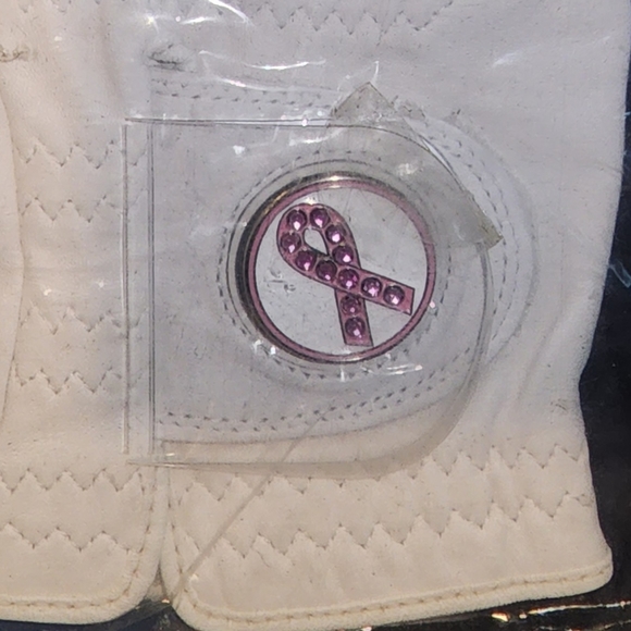 LINKSWALKER CABRETTA LEATHER GOLF GLOVE WITH BREAST CANCER RIBBON DETAIL - Picture 3 of 4